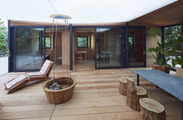 52d68ecfe8e44e5269000139_louis-vuitton-builds-charlotte-perriand-s-1934-miami-beach-house_0008_lv_13_12_02_miami_ch_perriand