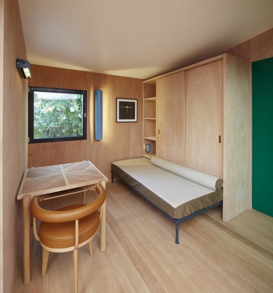 52d69196e8e44ef8bf000146_louis-vuitton-builds-charlotte-perriand-s-1934-miami-beach-house_0021_lv_13_12_02_miami_ch_perriand