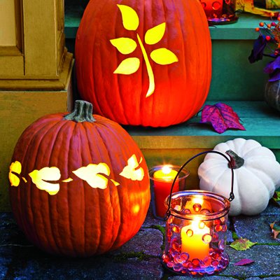 Faragott levélmotívumok