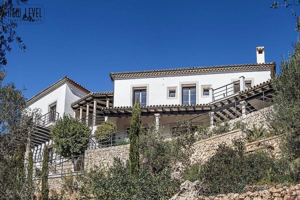 001-luxurious-villa-puerto-de-andratx