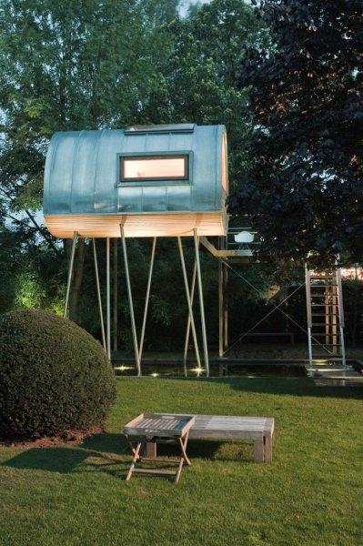 King-of-the-Frogs-01-733x1100