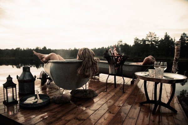 Canvas-hotel-2012-Season-01