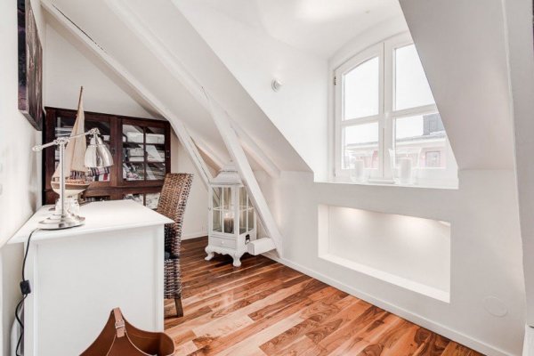 Elegant-Attic-on-Norrbackagatan-Stockholm-19