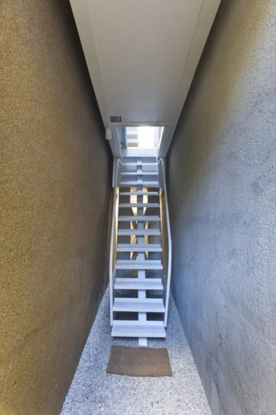 take-a-peak-inside-the-worlds-narrowest-home-3